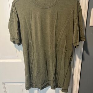 Lululemon - Green T shirt